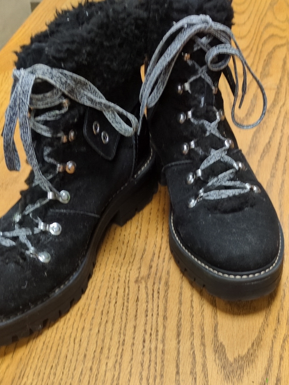 Time and Tru Black Lace-Up Faux Fur Collar Hiking Boots